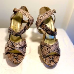 Chinese Laundry Wedges